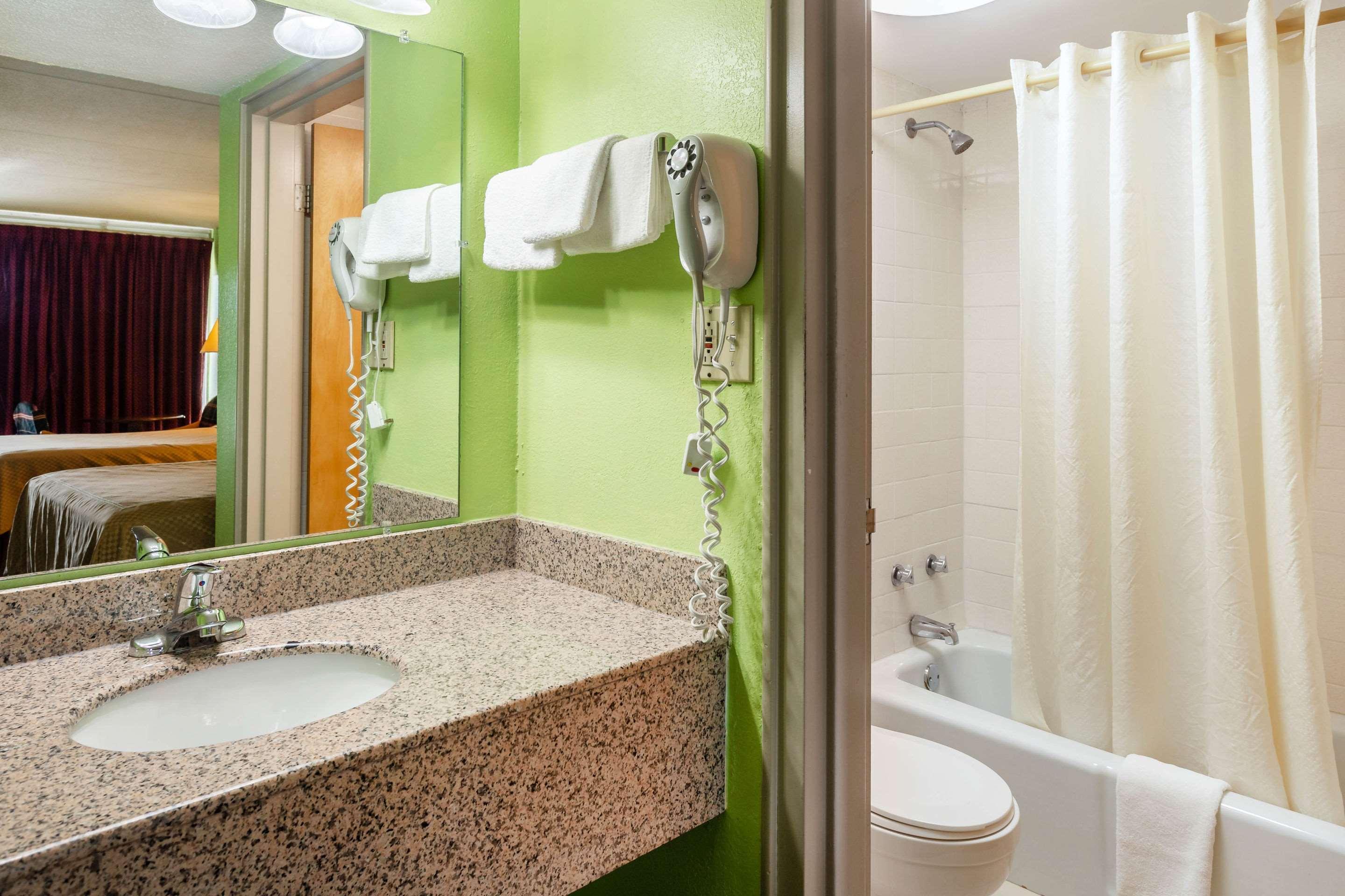 Mount Vernon Rodeway Inn Renfro Valley מראה חיצוני תמונה